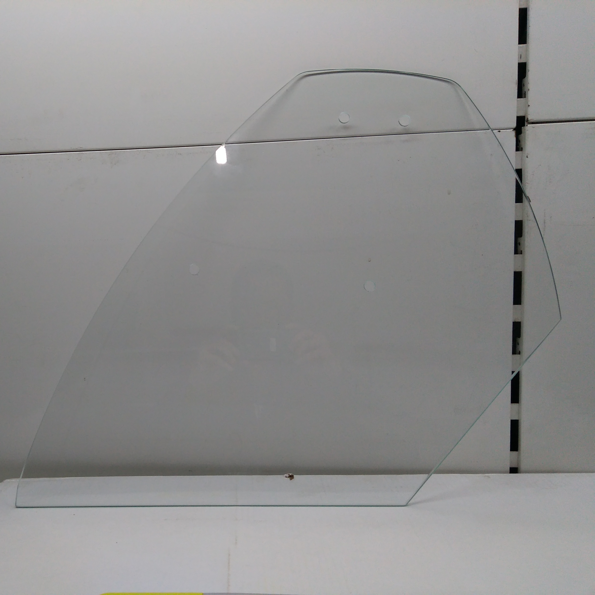 Стекло боковое прямое для холодильной витрины Полюс Эко 4 отверстия.2000 руб.шт.
